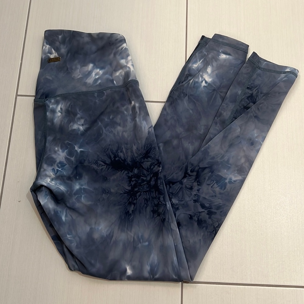 Small blue tie-dye leggings, never worn